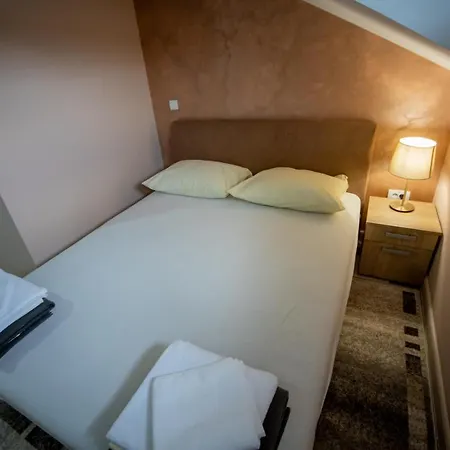 Svetionik Obrenovac Hotel 2*