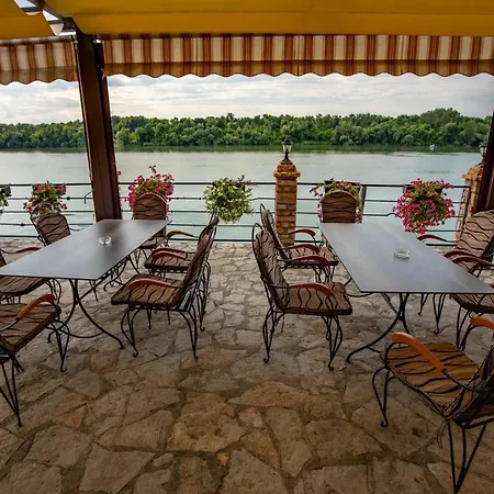 Svetionik Obrenovac Hotel 2*